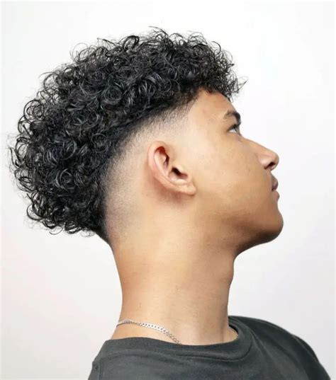 5. Drop Fade With Short Curly Hair Image Source Image Source. Have short curly hair, nothing to worry about. Just go for curly fade hairstyles such as drop fade cuts. If you are getting bored with a typical skin fade hairstyle, then you can go for a drop fade haircut for special occasions. 